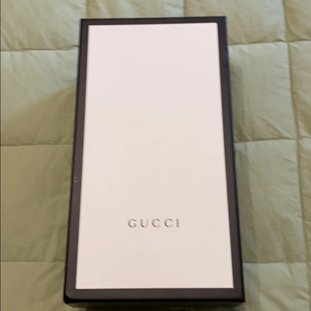 NWOT Gucci silk shoe dust bags and box - Picture 2 of 3